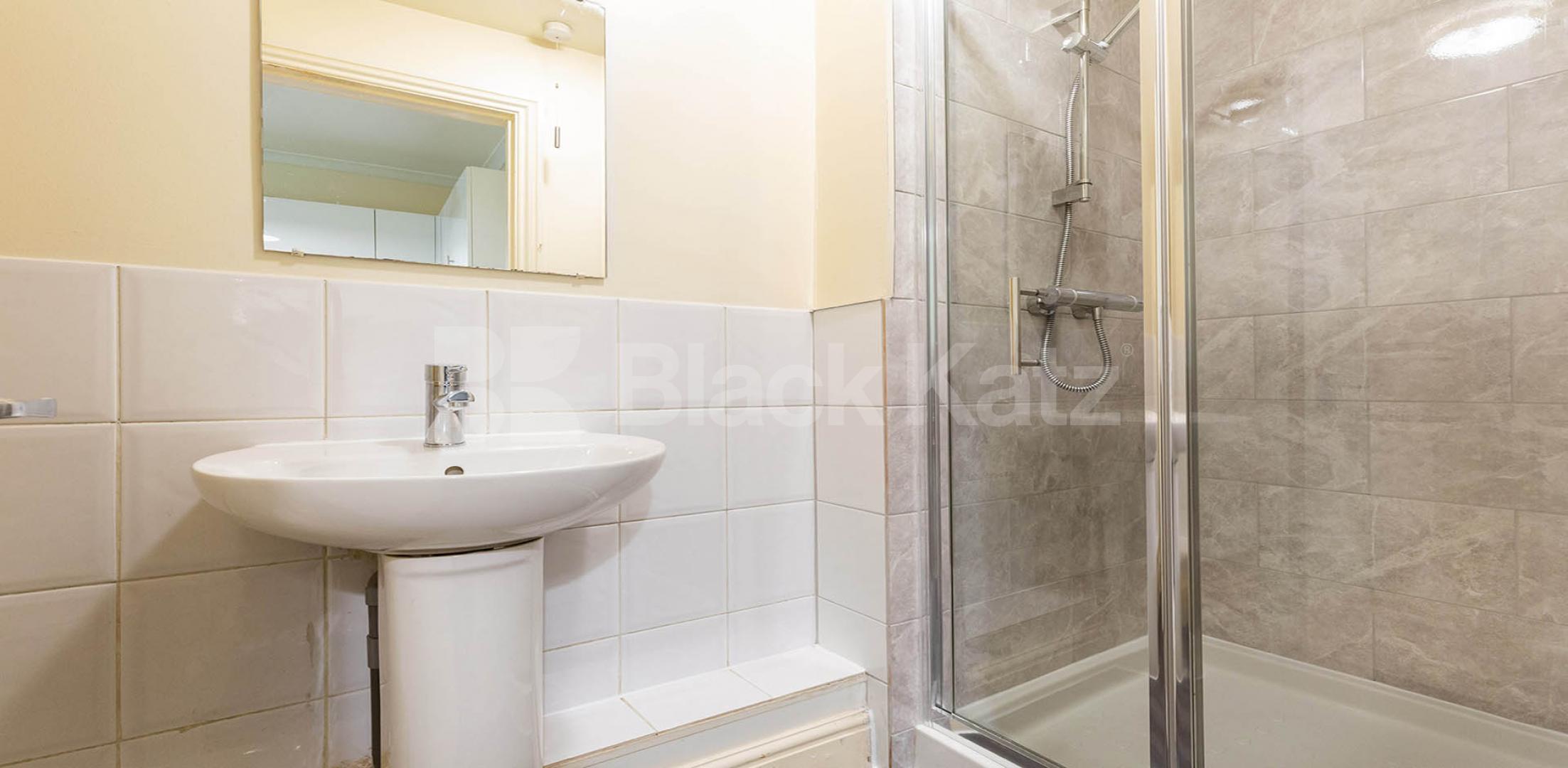 			LOCATION LOCATION LOCATION !!!, 1 Bedroom, 1 bath, 1 reception Flat			 Swan Yard, ISLINGTON N1